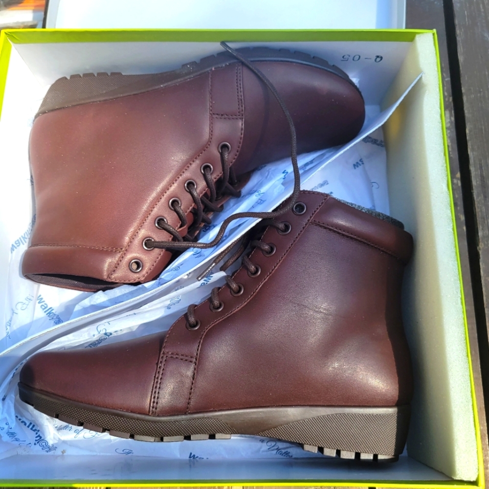 Walking cradles brown leather boots size